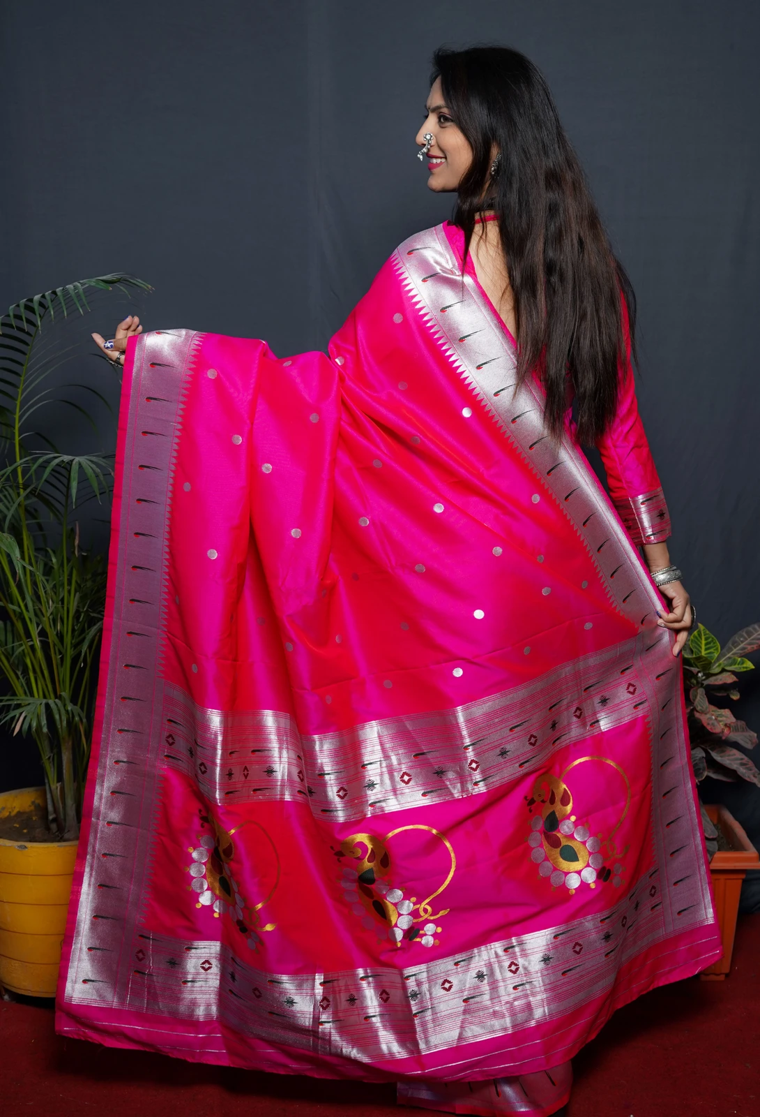 sarjan creation Woven Paithani Jacquard Saree (Pink)