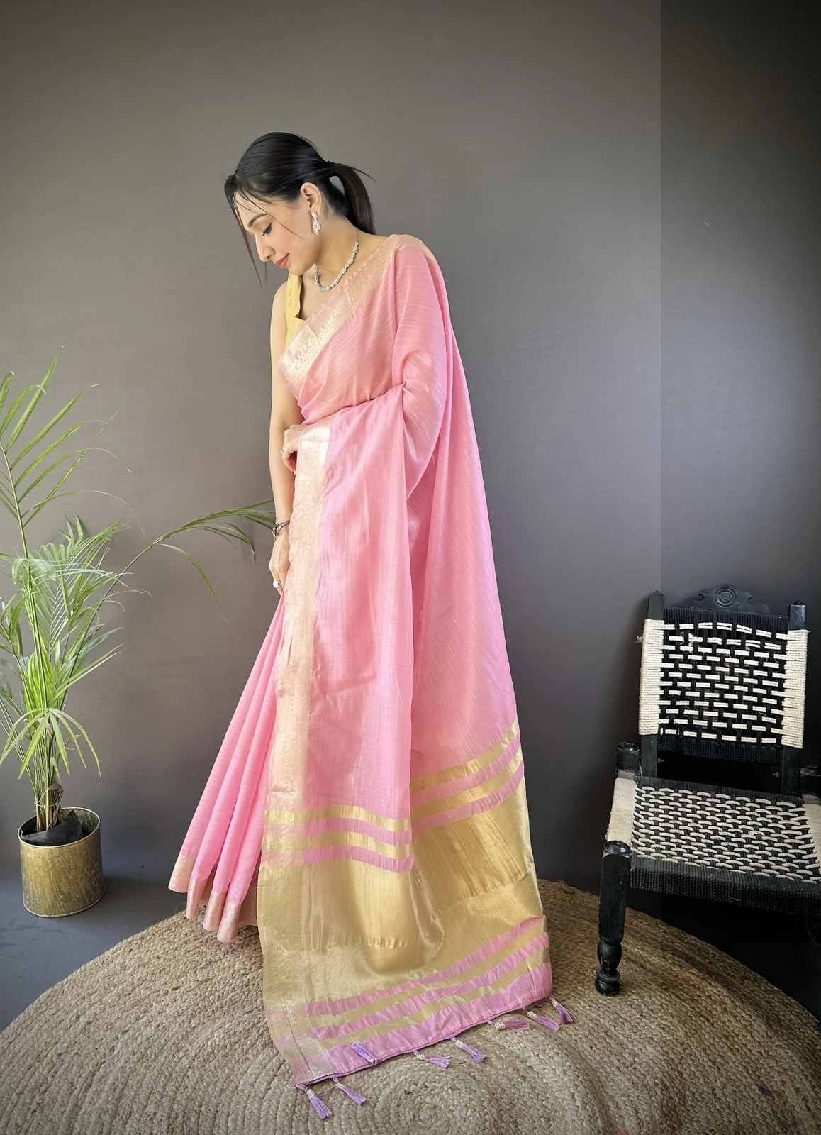 Plothah: Woven Maheshwari Cotton Blend Saree (Pink)