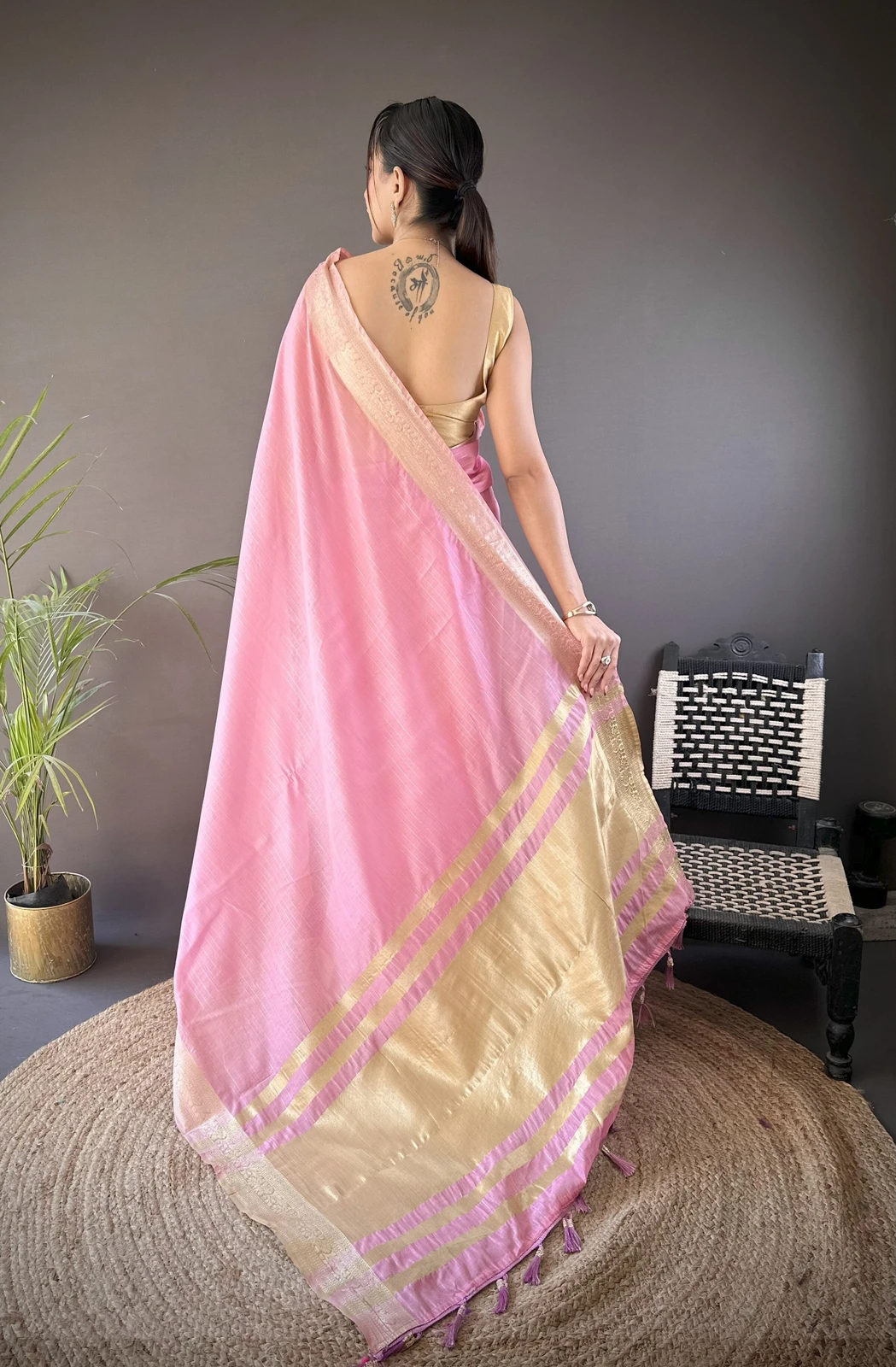 Plothah: Woven Maheshwari Cotton Blend Saree (Pink)