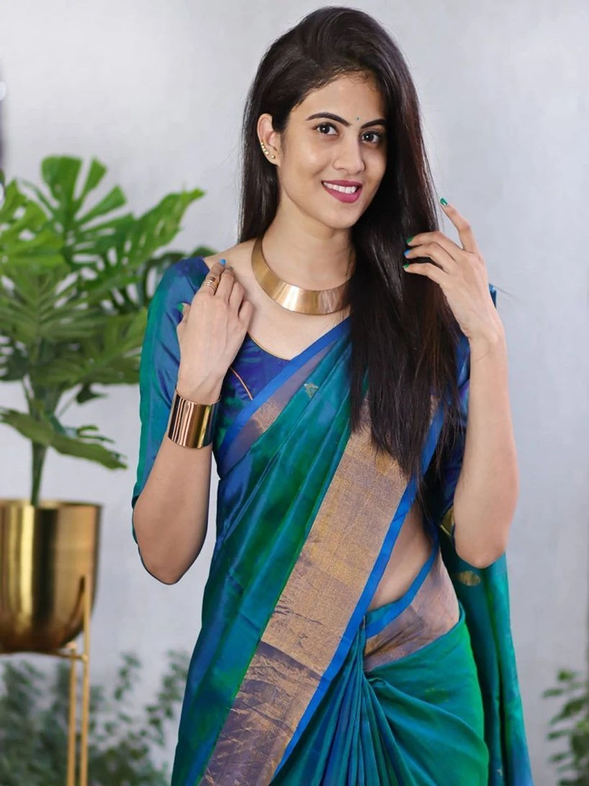 SGF11 Woven Banarasi Silk Blend Saree (Green)