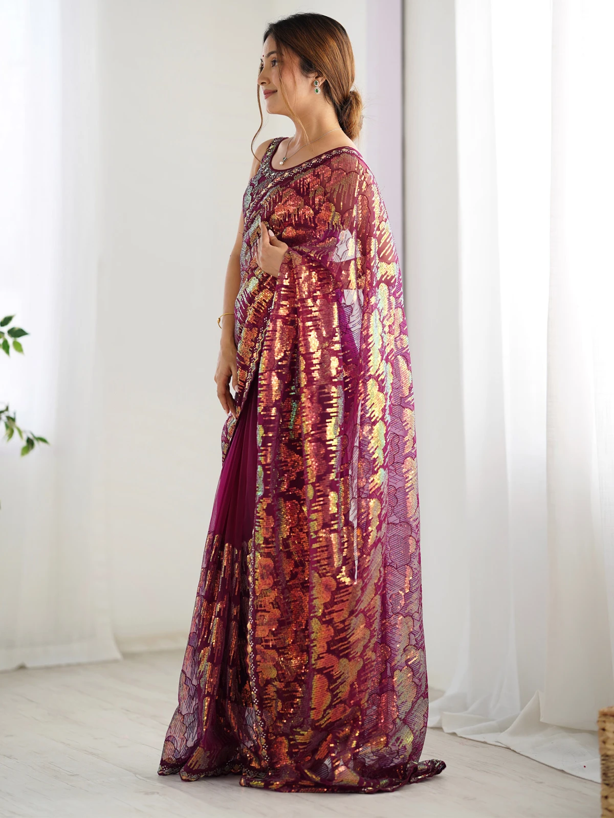 Tasrika Embellished Bollywood Net Saree (Magenta)