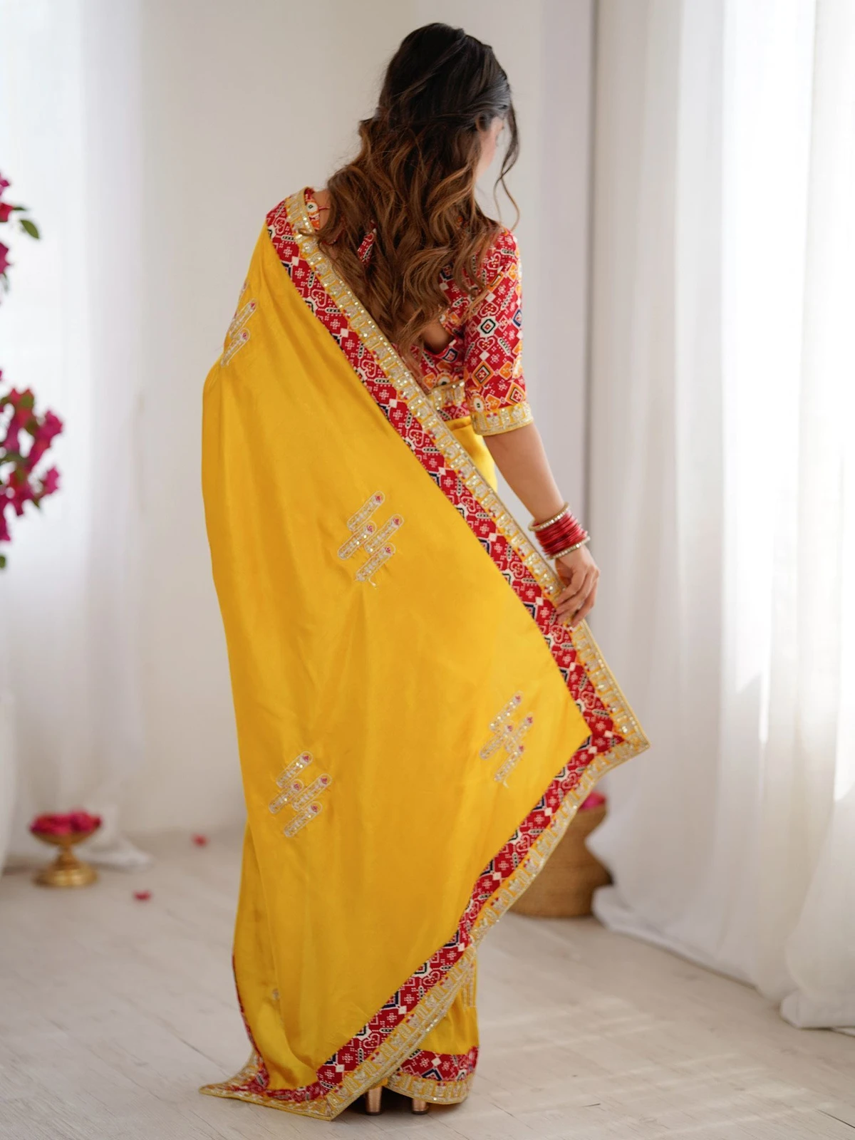 Tasrika Woven Bollywood Silk Blend Saree (Yellow)