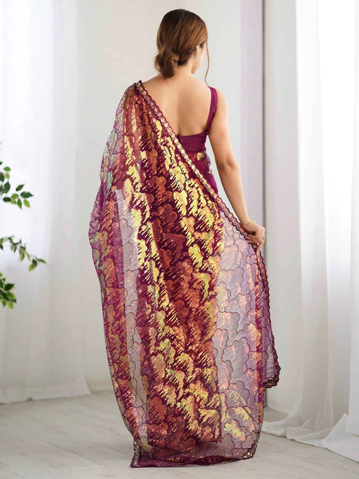 Tasrika Embellished Bollywood Net Saree (Magenta)