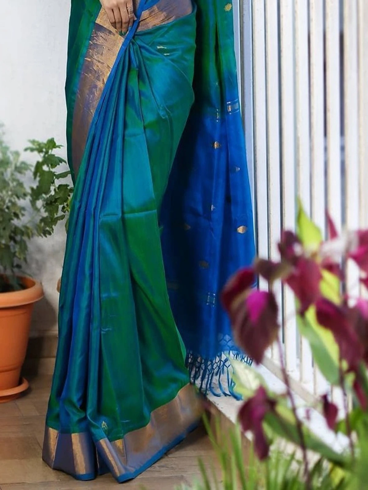 SGF11 Woven Banarasi Silk Blend Saree (Green)