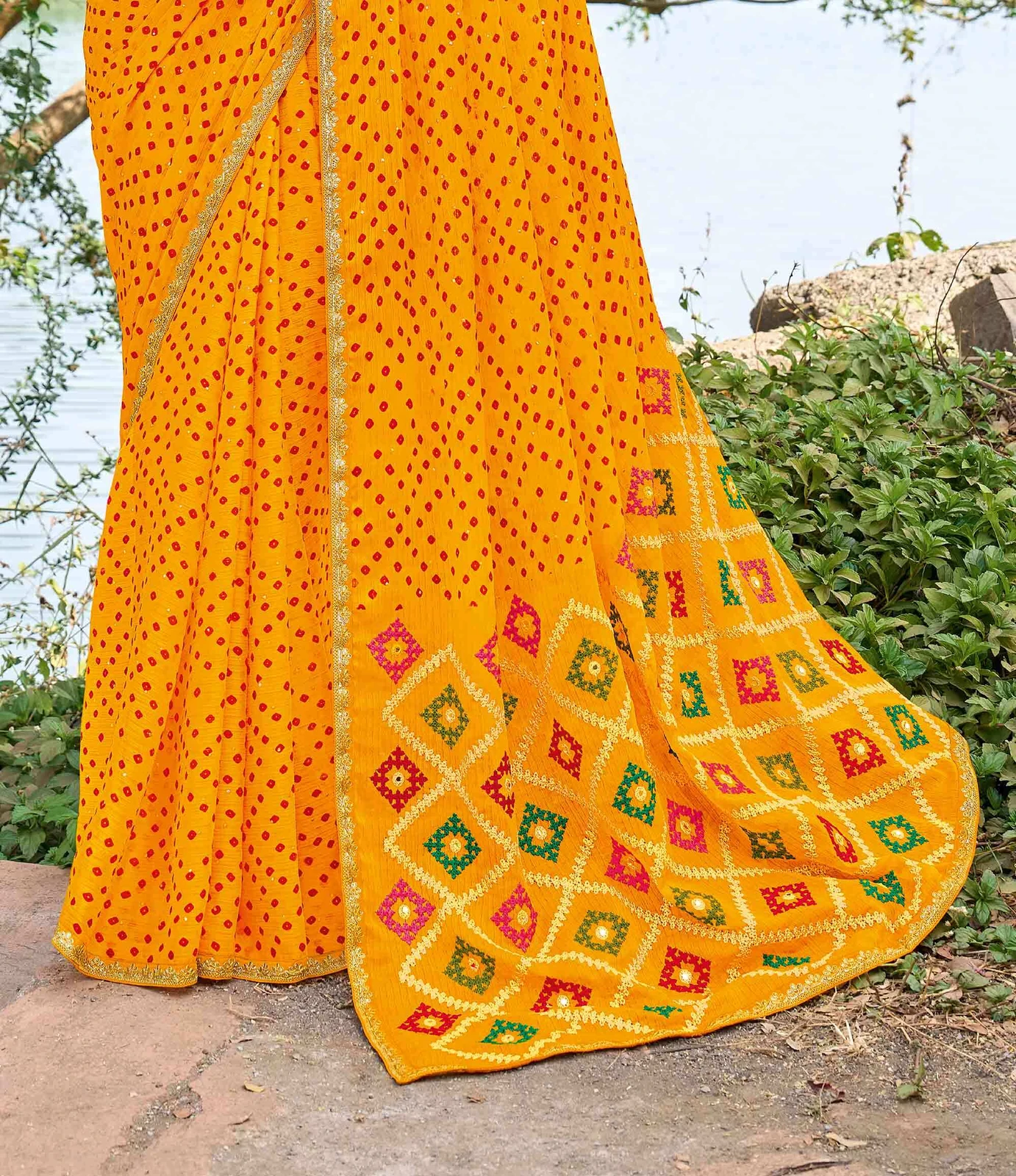 Laxmipati sarees Embroidered Bollywood Chiffon Saree (Yellow)
