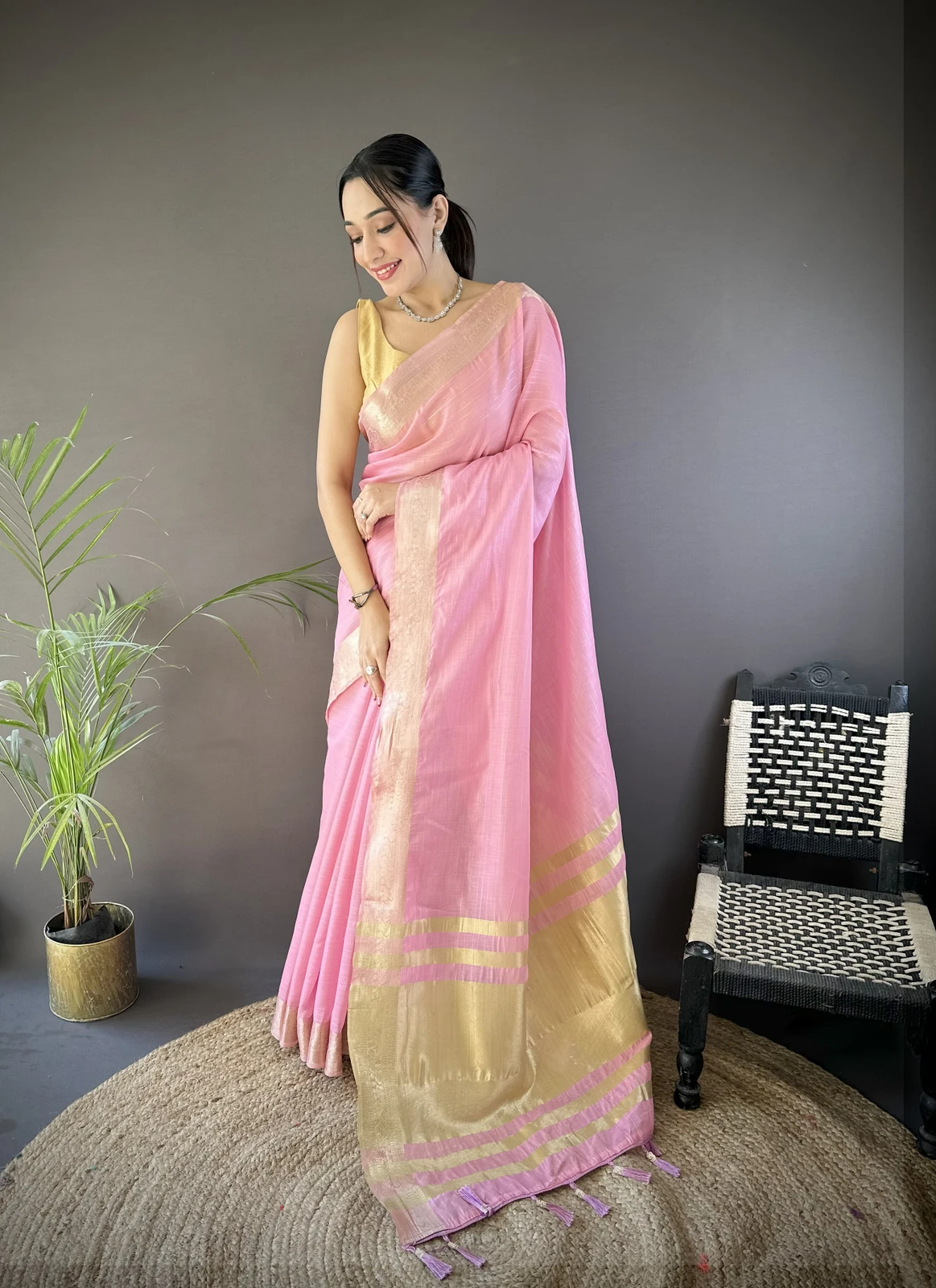 Plothah: Woven Maheshwari Cotton Blend Saree (Pink)