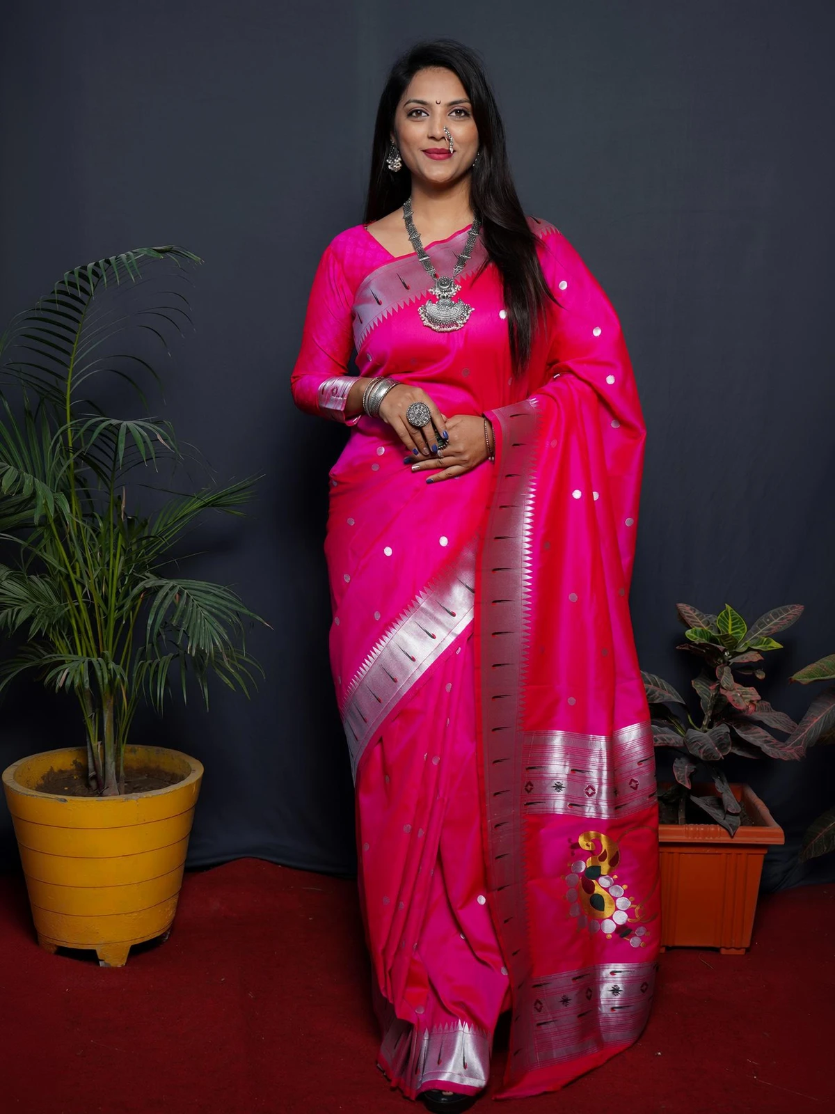 sarjan creation Woven Paithani Jacquard Saree (Pink)