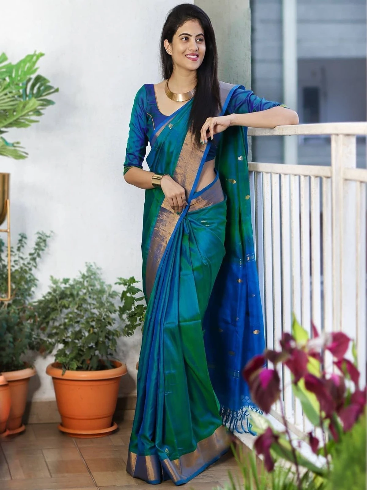 SGF11 Woven Banarasi Silk Blend Saree (Green)